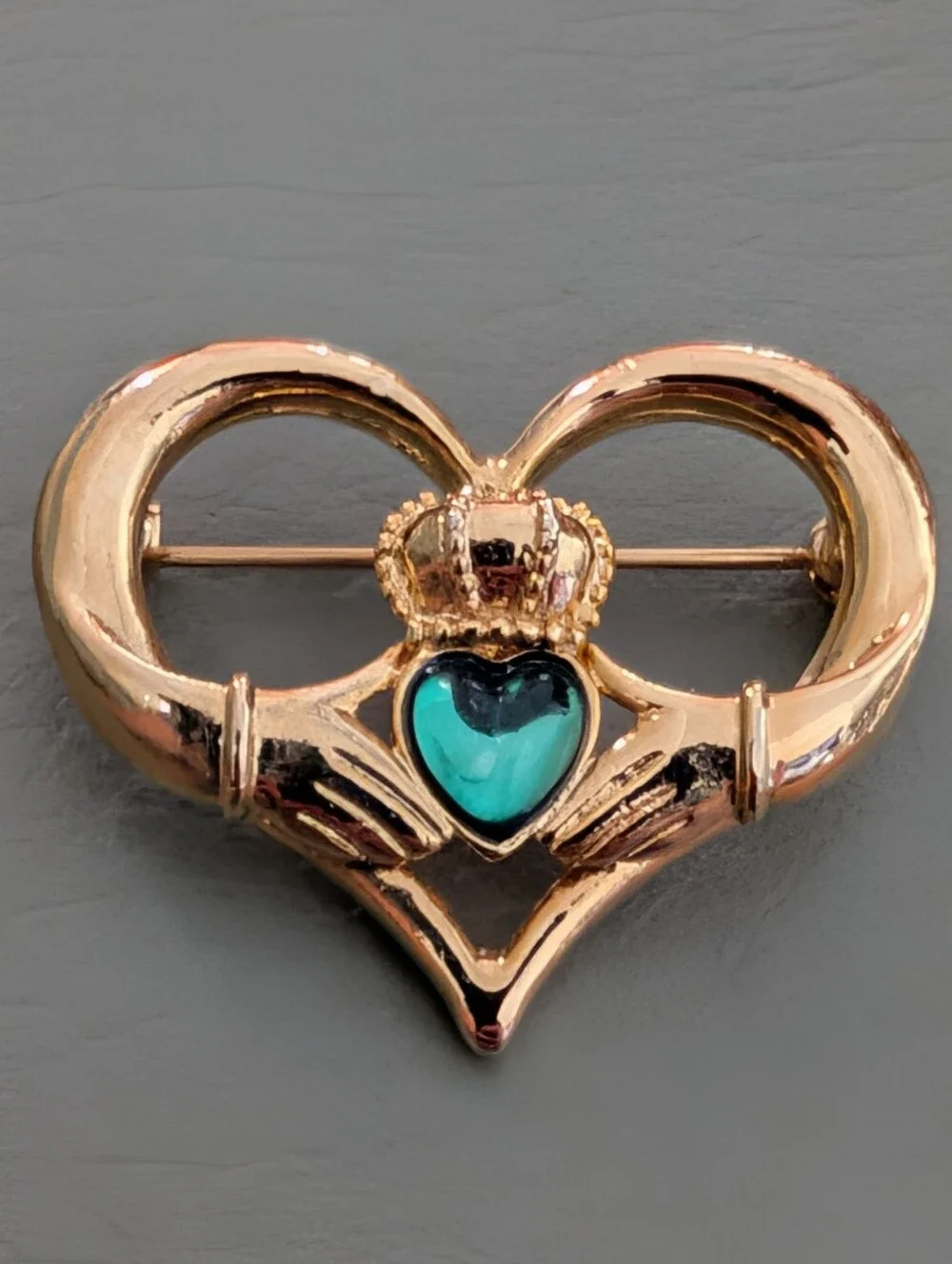 NR Nina Ricci Gold Tone Irish Blessing Claddagh Heart Shaped Brooch With A Crown
